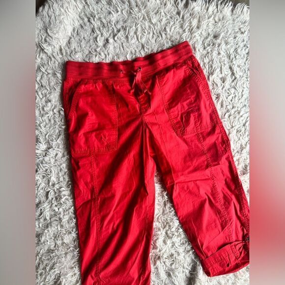 Classic Apparel Khakis & Company Red Cargo Capri Pants Size 8 - Picture 2 of 5